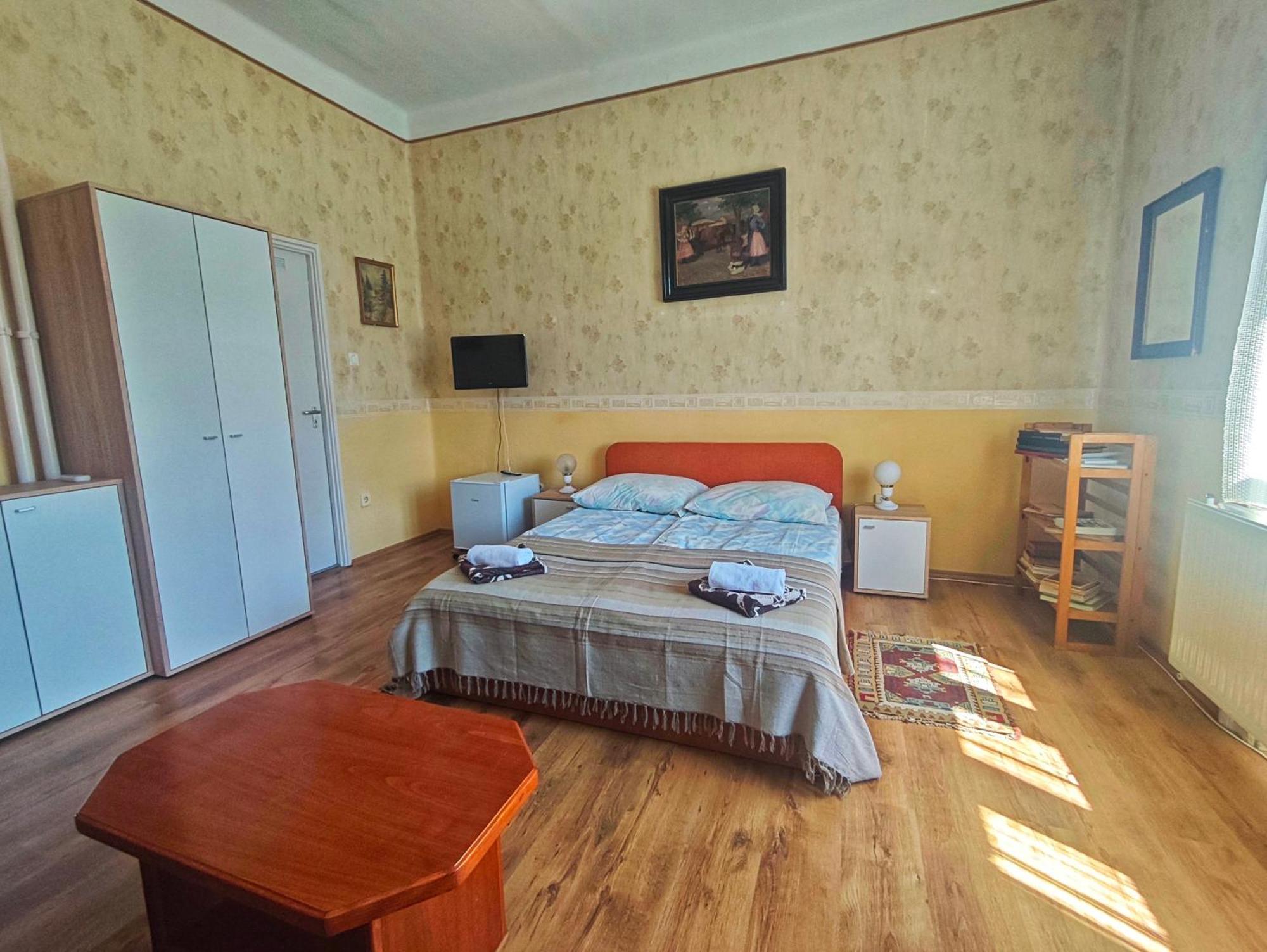 Illes Vendeghaz Ξενοδοχείο Keszthely Εξωτερικό φωτογραφία